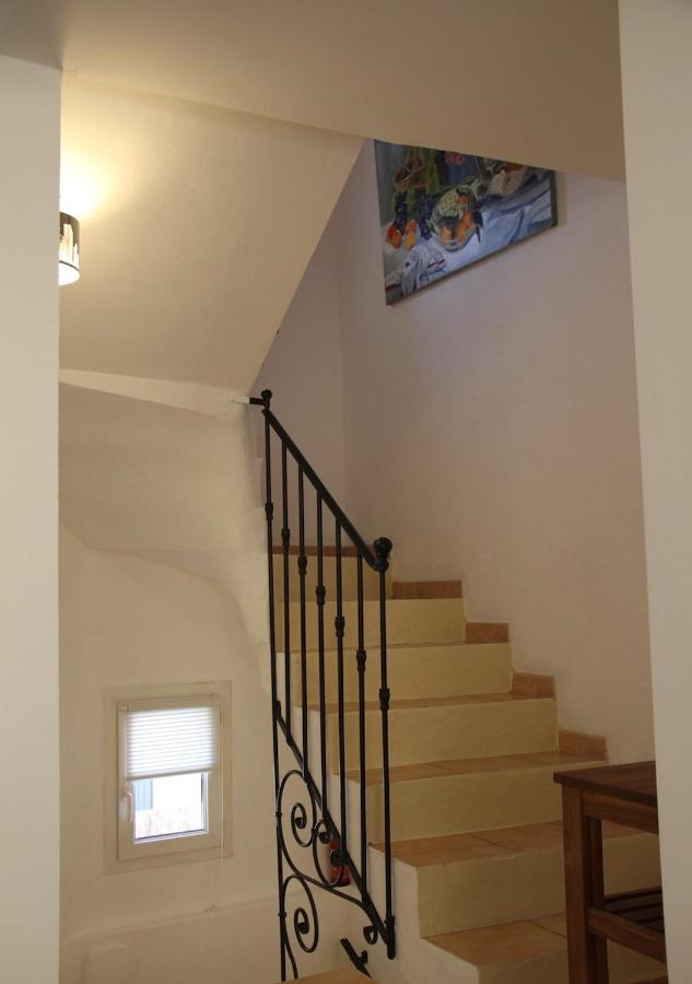 Agreable Maison De Ville Eyragues Exterior foto